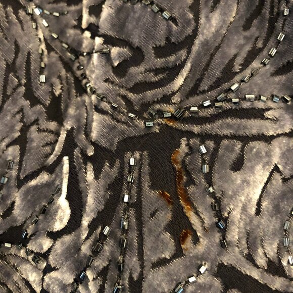Stunning Carmen Marc Valvo beaded Velvet Gown: Size 12 - Picture 16 of 16